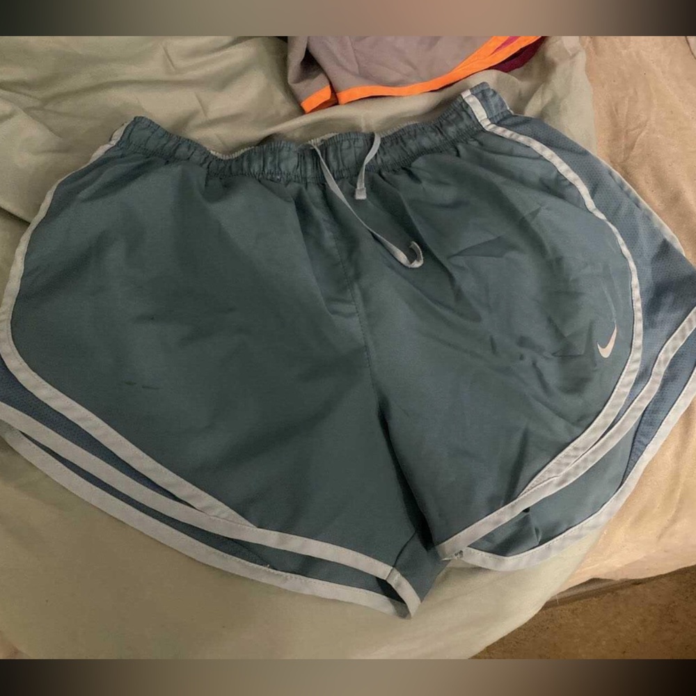 Nike shirts medium